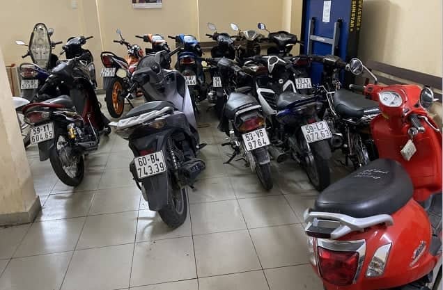 Bắt băng nhóm giả danh CSHS để cướp xe máy, chiếm đoạt tiền: Tài sản bất minh nên nạn nhân đành 'ngậm bồ hòn'? - 1 Bắt băng nhóm giả danh CSHS để cướp xe máy, chiếm đoạt tiền: Tài sản bất minh nên nạn nhân đành 'ngậm bồ hòn'? - 1