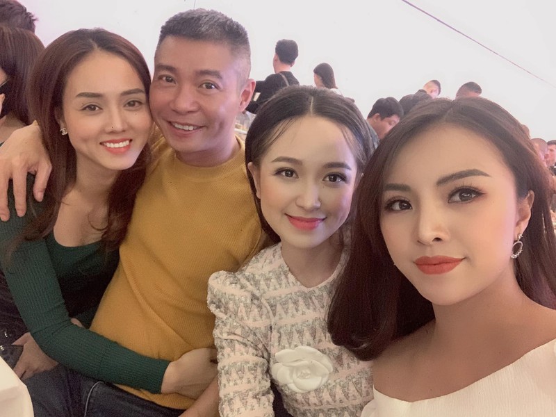 Đi dự tiệc cưới của đồng nghiệp, Công Lý và bạn gái kém 15 tuổi lại được chú ý nhiều nhất - 1 Đi dự tiệc cưới của đồng nghiệp, Công Lý và bạn gái kém 15 tuổi lại được chú ý nhiều nhất - 1