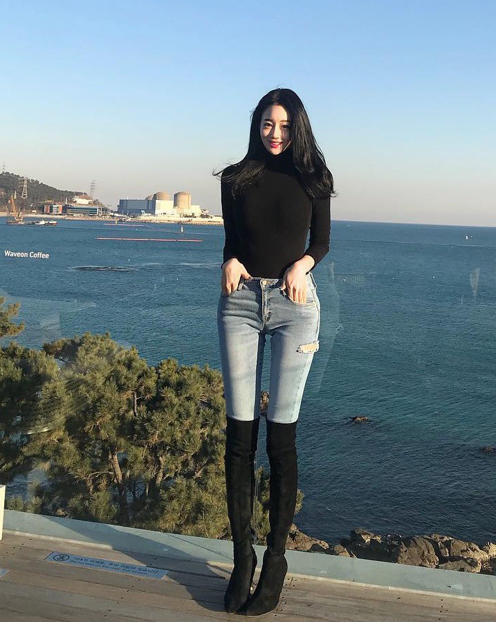 Chắc hẳn chị em sở hữu vài đôi boots, nhưng diện thế nào cho sang, phong cách không phải ai cũng biết - 14 Chắc hẳn chị em sở hữu vài đôi boots, nhưng diện thế nào cho sang, phong cách không phải ai cũng biết - 14