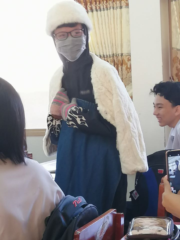 Trời quá lạnh mà vẫn phải đi học thì phải làm gì, hội học sinh toàn những cái đầu sáng tạo sẽ cho bạn câu trả lời ngay đây - 2 Trời quá lạnh mà vẫn phải đi học thì phải làm gì, hội học sinh toàn những cái đầu sáng tạo sẽ cho bạn câu trả lời ngay đây - 2