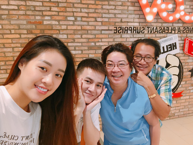 Em trai 'cực phẩm' của Hoa hậu Nguyễn Trần Khánh Vân lộ diện khiến dân tình xôn xao: Đường nét gương mặt sắc sảo, chiều cao ấn tượng cùng gu thời trang cực 'chất' - 10 Em trai 'cực phẩm' của Hoa hậu Nguyễn Trần Khánh Vân lộ diện khiến dân tình xôn xao: Đường nét gương mặt sắc sảo, chiều cao ấn tượng cùng gu thời trang cực 'chất' - 10