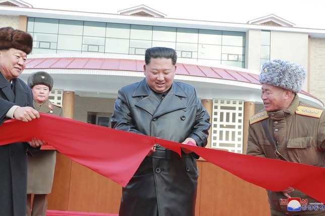 Chủ tịch Kim Jong-un khai trương khu nghỉ dưỡng Yangdok Chủ tịch Kim Jong-un khai trương khu nghỉ dưỡng Yangdok