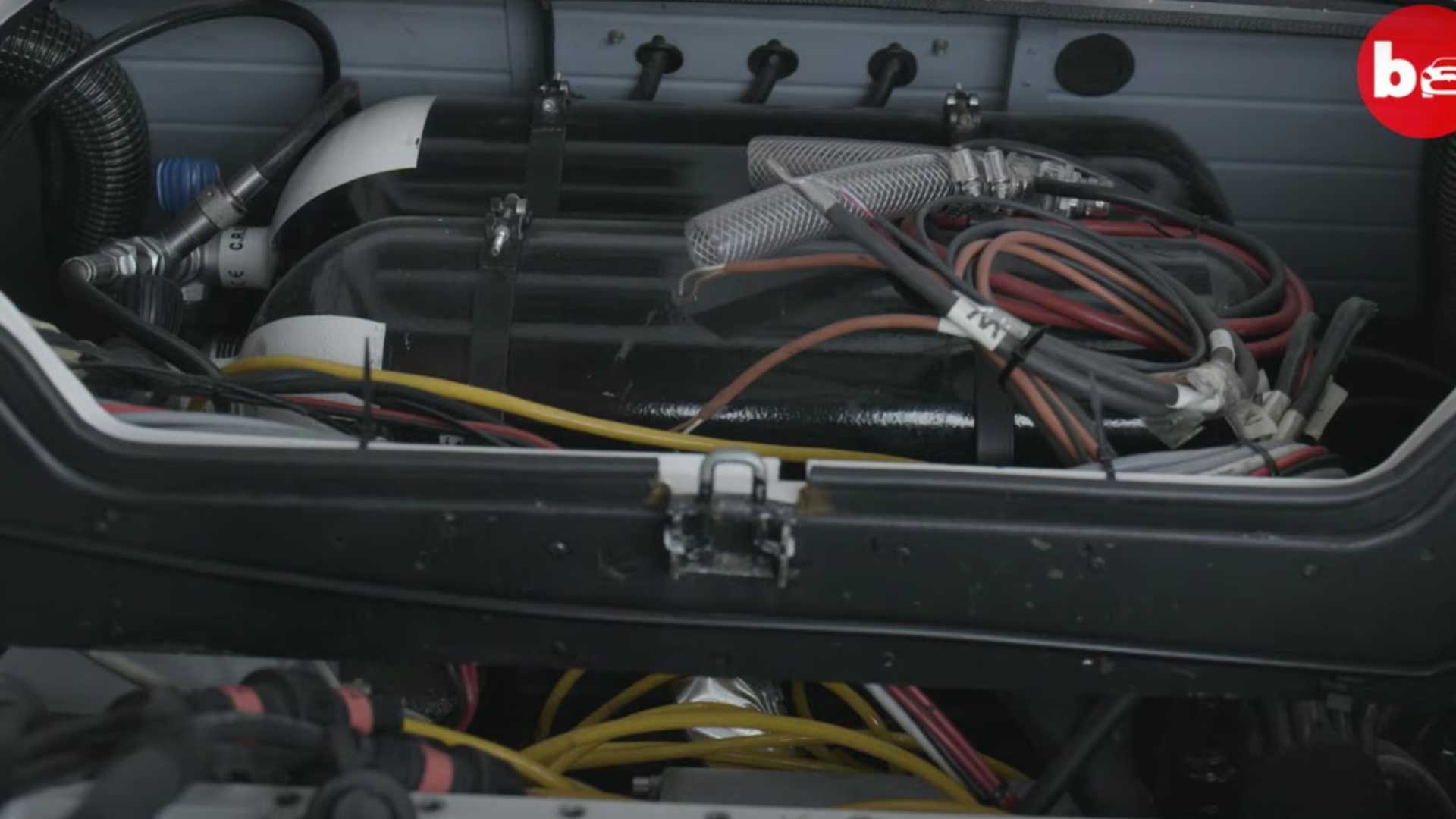 Rinspeed sQuba, ô tô lai tàu ngầm duy nhất trên thế giới có giá 1,5 triệu USD - 5 Rinspeed sQuba, ô tô lai tàu ngầm duy nhất trên thế giới có giá 1,5 triệu USD - 5