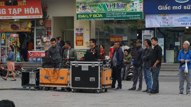 Hà Nội: Cư dân chung cư cúng xôi gấc, gà luộc cầu may cho U22 Việt Nam giành chức vô địch - 6 Hà Nội: Cư dân chung cư cúng xôi gấc, gà luộc cầu may cho U22 Việt Nam giành chức vô địch - 6