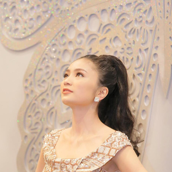 Cô San 'Hoa hồng trên ngực trái' sang Mỹ định cư cùng gia đình gây tiếc nhớ cho khán giả - 2 Cô San 'Hoa hồng trên ngực trái' sang Mỹ định cư cùng gia đình gây tiếc nhớ cho khán giả - 2