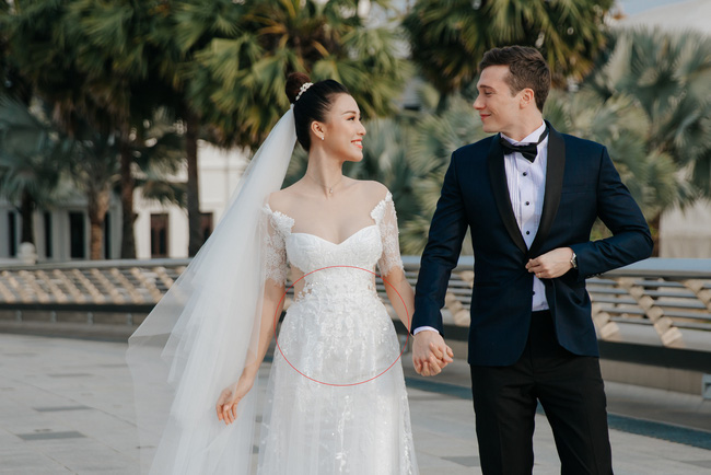 Sau đám cưới trong mơ, Hoàng Oanh liên tục để lộ vòng 2 lớn bất thường giữa tin đồn mang thai Sau đám cưới trong mơ, Hoàng Oanh liên tục để lộ vòng 2 lớn bất thường giữa tin đồn mang thai