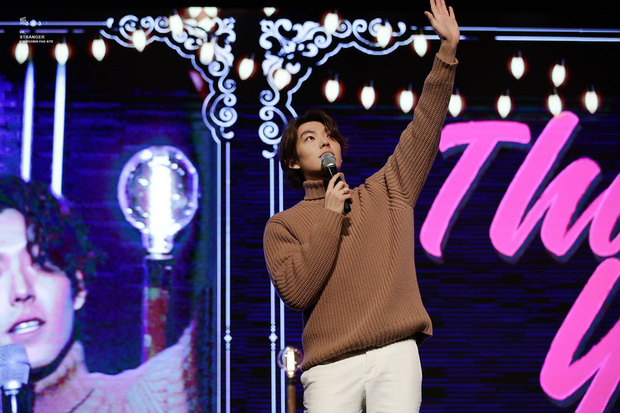 Kim Woo Bin trở lại với ngoại hình đỉnh cao trong fanmeeting sau hơn 2 năm ở ẩn hoàn toàn để điều trị ung thư Kim Woo Bin trở lại với ngoại hình đỉnh cao trong fanmeeting sau hơn 2 năm ở ẩn hoàn toàn để điều trị ung thư