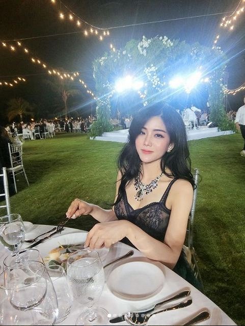 Sau bức ảnh chụp chung gây bão trong đám cưới Nhi - Thắng, dân mạng tình cờ phát hiện Trịnh Thăng Bình và Ông Thoại Liên đã quen nhau từ tận...4 năm trước Sau bức ảnh chụp chung gây bão trong đám cưới Nhi - Thắng, dân mạng tình cờ phát hiện Trịnh Thăng Bình và Ông Thoại Liên đã quen nhau từ tận...4 năm trước