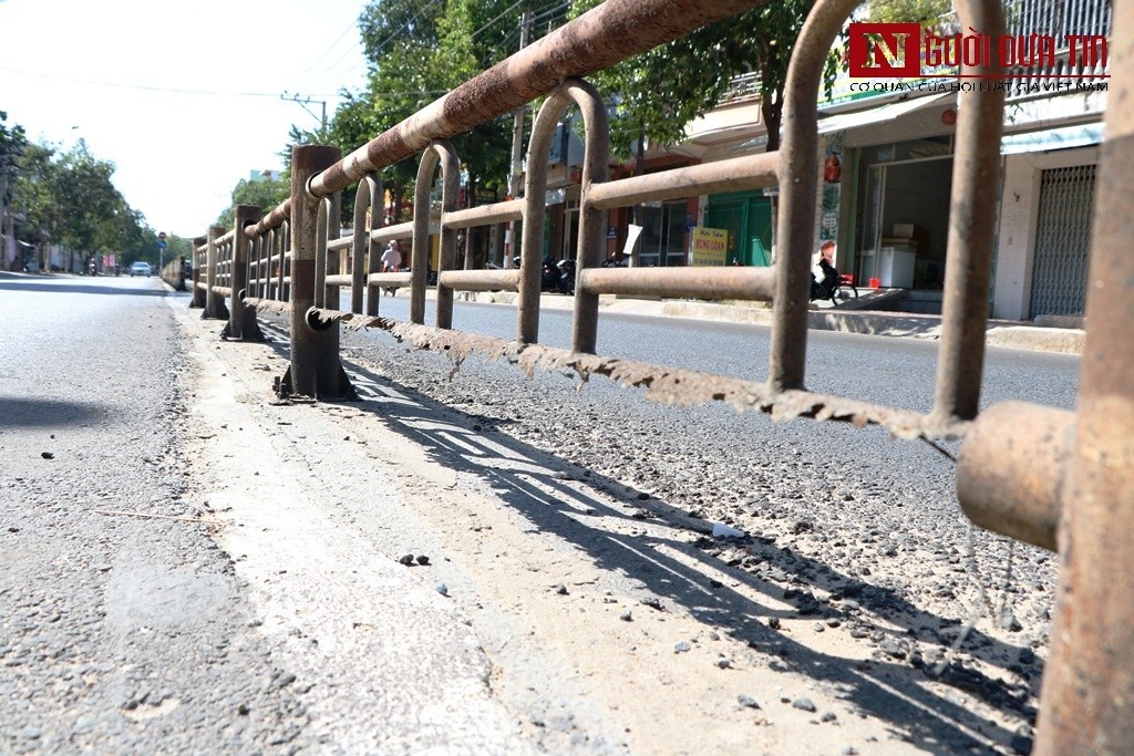 Chùm ảnh: Những 'cái bẫy' chết người từ dải phân cách hư hỏng ở Ninh Thuận - 2 Chùm ảnh: Những 'cái bẫy' chết người từ dải phân cách hư hỏng ở Ninh Thuận - 2