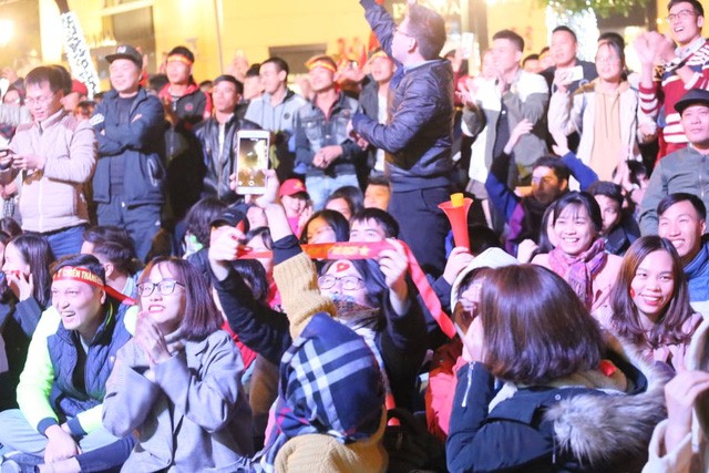 Hàng triệu người dân Việt xuống đường mừng chiến thắng 3-0 của U22 - 34 Hàng triệu người dân Việt xuống đường mừng chiến thắng 3-0 của U22 - 34