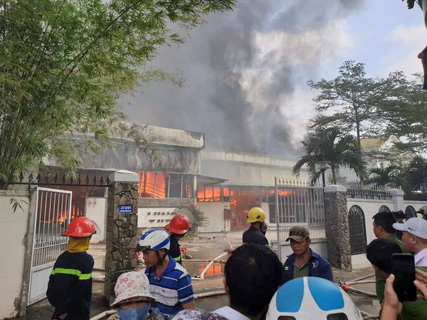 Cháy xưởng gỗ rộng 500m2 bên cạnh kho gas ở Đà Nẵng Cháy xưởng gỗ rộng 500m2 bên cạnh kho gas ở Đà Nẵng