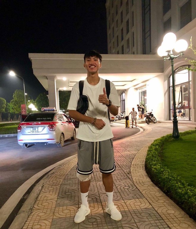 Ngắm gu thời trang giản dị nhưng cực chất của Đoàn Văn Hậu - 12 Ngắm gu thời trang giản dị nhưng cực chất của Đoàn Văn Hậu - 12