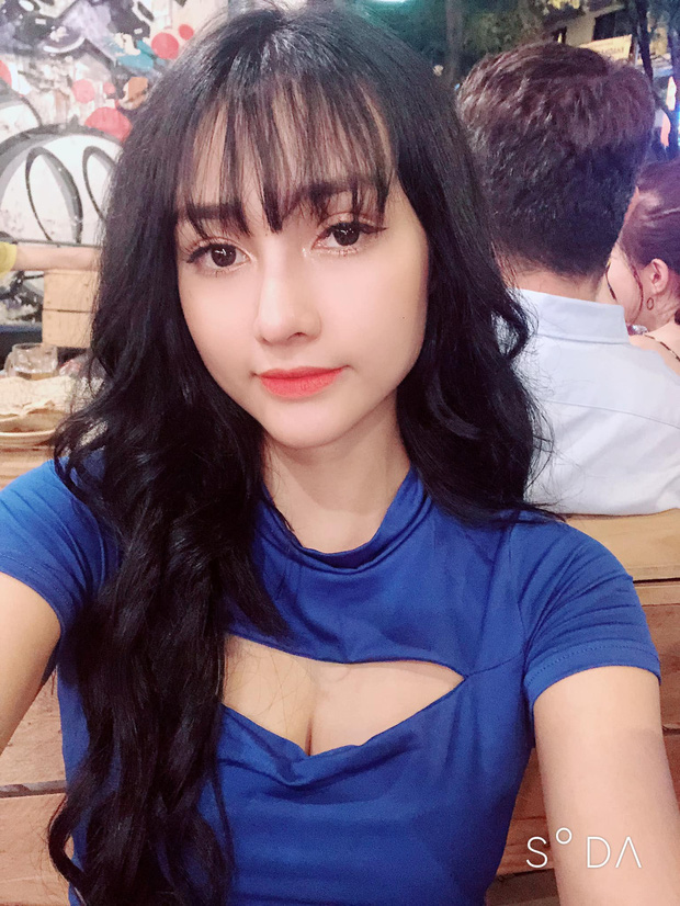 Dân mạng tìm ra info gái xinh cười tỏa nắng trên khán đài chung kết Việt Nam - Indonesia, thì ra là nữ DJ hot nhất nhì Sài thành với body bốc lửa - 1 Dân mạng tìm ra info gái xinh cười tỏa nắng trên khán đài chung kết Việt Nam - Indonesia, thì ra là nữ DJ hot nhất nhì Sài thành với body bốc lửa - 1