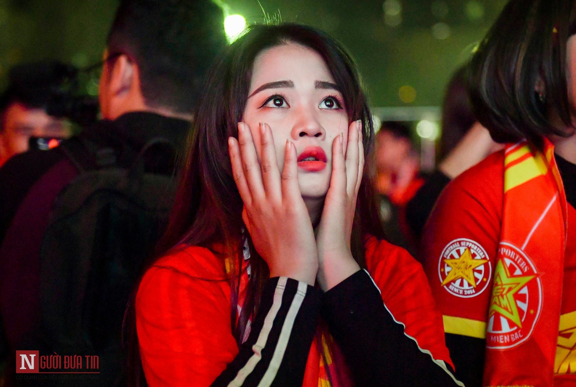 Ngắm nhìn dàn ‘hot girl’ cổ vũ trong trận đấu giữa U22 Việt Nam và U22 Indonesia - 10 Ngắm nhìn dàn ‘hot girl’ cổ vũ trong trận đấu giữa U22 Việt Nam và U22 Indonesia - 10
