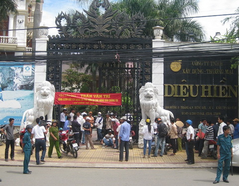 Cuộc đời lên bổng xuống trầm của nữ đại gia thuỷ sản 'có căn nhà Phật' - 3 Cuộc đời lên bổng xuống trầm của nữ đại gia thuỷ sản 'có căn nhà Phật' - 3
