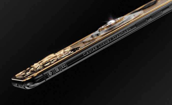 Chiêm ngưỡng iPhone 11 Pro Max bản Giáng Sinh mạ vàng, kim cương giá hơn 3 tỷ Đồng - 4 Chiêm ngưỡng iPhone 11 Pro Max bản Giáng Sinh mạ vàng, kim cương giá hơn 3 tỷ Đồng - 4