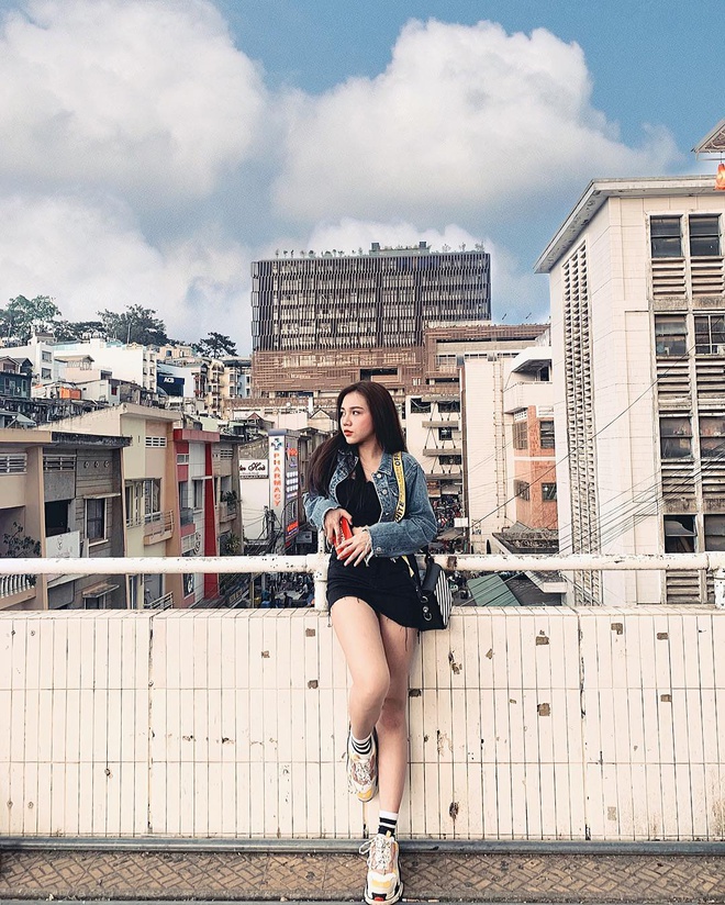 Không chỉ có người yêu Văn Hậu, bạn gái xinh như hot girl của Hoàng Đức cũng thu hút sự chú ý khi ra sân cổ vũ bạn trai - 11 Không chỉ có người yêu Văn Hậu, bạn gái xinh như hot girl của Hoàng Đức cũng thu hút sự chú ý khi ra sân cổ vũ bạn trai - 11