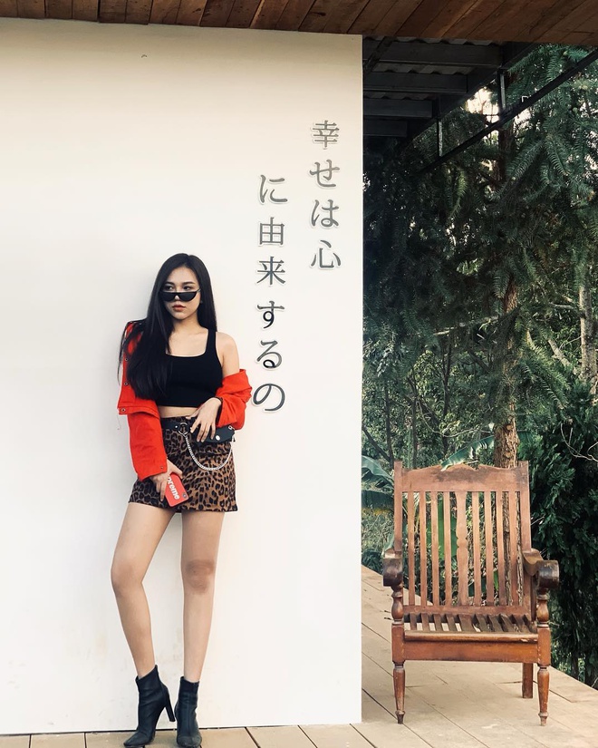 Không chỉ có người yêu Văn Hậu, bạn gái xinh như hot girl của Hoàng Đức cũng thu hút sự chú ý khi ra sân cổ vũ bạn trai - 12 Không chỉ có người yêu Văn Hậu, bạn gái xinh như hot girl của Hoàng Đức cũng thu hút sự chú ý khi ra sân cổ vũ bạn trai - 12