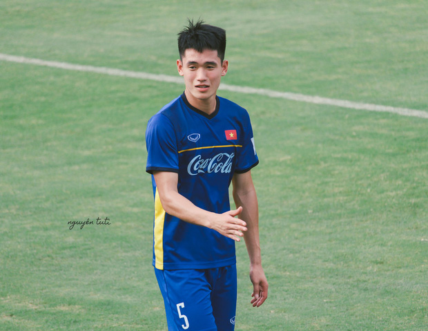 Không hổ danh là một thành viên của 'bộ ba visual U22', vẻ đẹp của Tấn Sinh qua ống kính fan girl khiến dân tình 'đứng ngồi không yên' - 4 Không hổ danh là một thành viên của 'bộ ba visual U22', vẻ đẹp của Tấn Sinh qua ống kính fan girl khiến dân tình 'đứng ngồi không yên' - 4