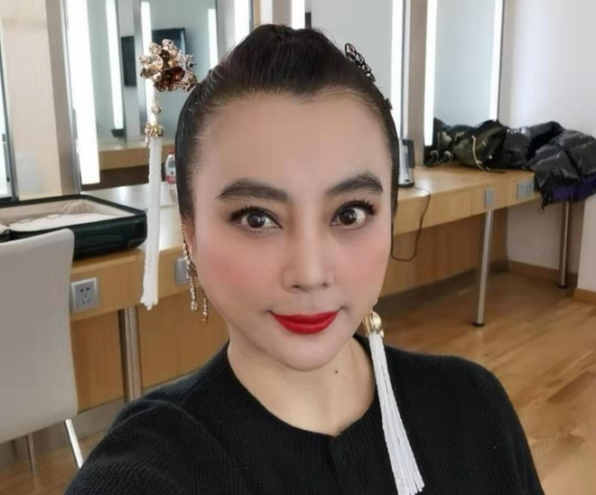Mỹ nhân đẹp nhất nhì Tây du ký 1986: Bỏ chồng ngoại quốc, mang con về nước nuôi và nhan sắc bất ngờ ở tuổi U60 - 9 Mỹ nhân đẹp nhất nhì Tây du ký 1986: Bỏ chồng ngoại quốc, mang con về nước nuôi và nhan sắc bất ngờ ở tuổi U60 - 9