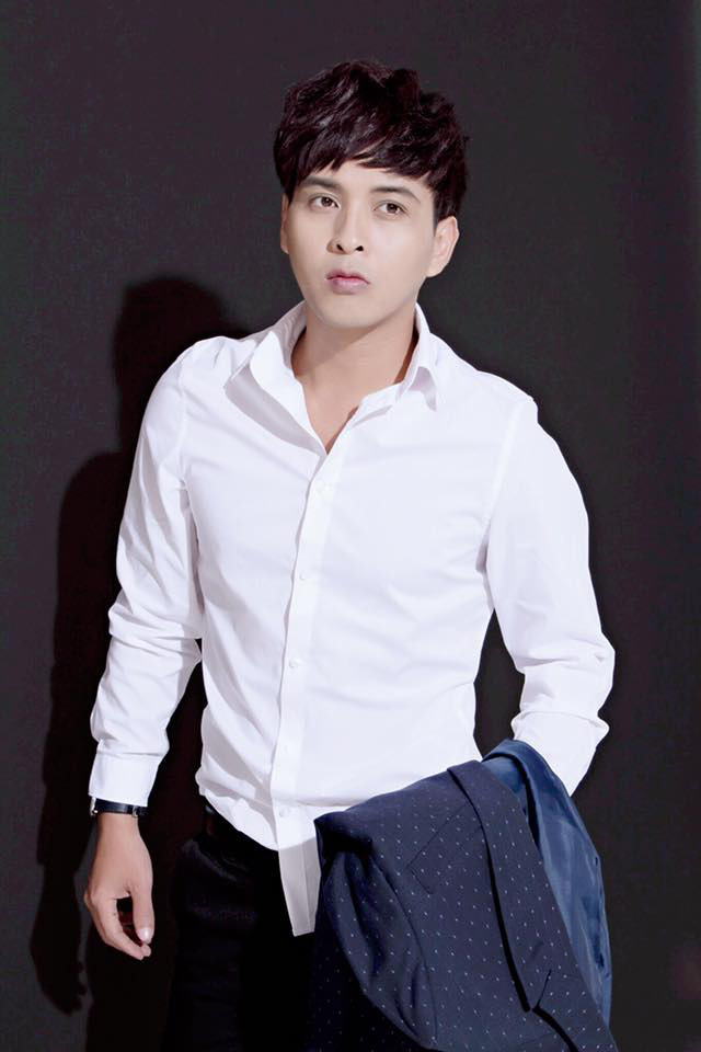 Cư dân mạng so sánh ngoại hình của Hồ Quang Hiếu với 'anh em sinh đôi' tự nhận trong scandal bay lắc, cưỡng dâm: 'Giống quá, khác mỗi cái mặt' - 12 Cư dân mạng so sánh ngoại hình của Hồ Quang Hiếu với 'anh em sinh đôi' tự nhận trong scandal bay lắc, cưỡng dâm: 'Giống quá, khác mỗi cái mặt' - 12