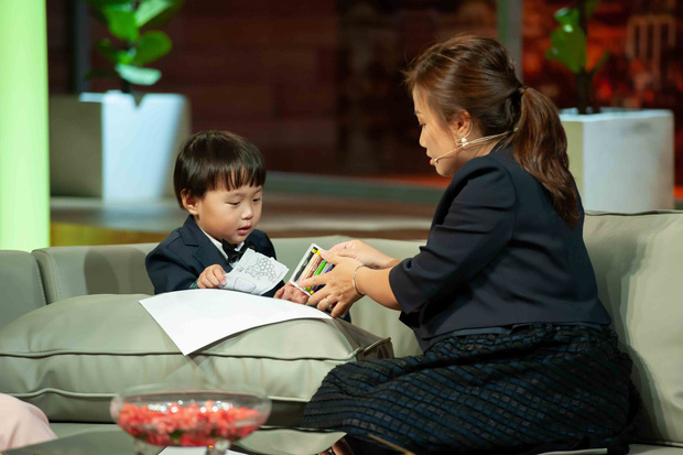 Bị ám ảnh vì mất con nhiều lần, Quỳnh Trần JP thức nhiều đêm trông chừng khi bé Sa mới chào đời - 2 Bị ám ảnh vì mất con nhiều lần, Quỳnh Trần JP thức nhiều đêm trông chừng khi bé Sa mới chào đời - 2