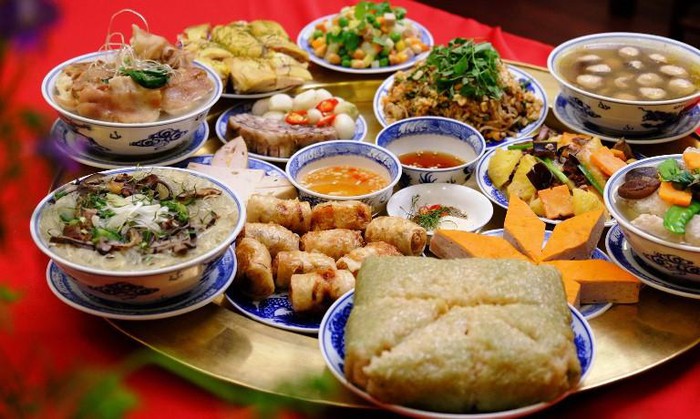Dâu mới hốt hoảng vì nhà chồng chấm chung bát nước mắm Dâu mới hốt hoảng vì nhà chồng chấm chung bát nước mắm