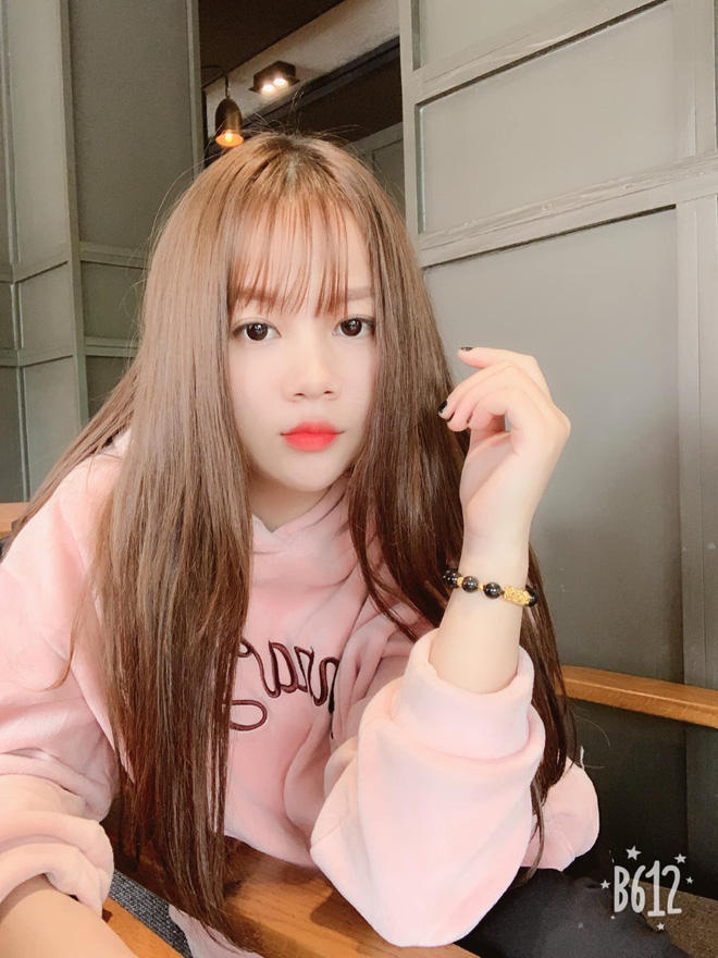 Thủ môn Văn Toản cập nhật 'Đã đính hôn' giữa đêm nhưng sao bạn gái lại than 'chẳng ai vỗ về' thế này? - 4 Thủ môn Văn Toản cập nhật 'Đã đính hôn' giữa đêm nhưng sao bạn gái lại than 'chẳng ai vỗ về' thế này? - 4