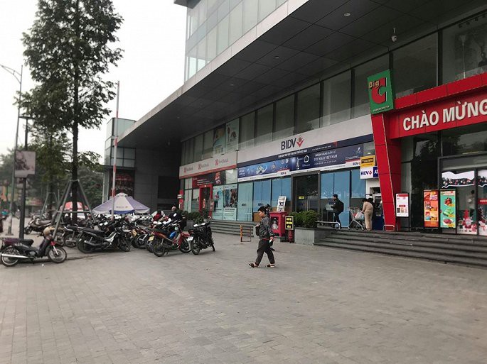 Đình chỉ gã bảo vệ hành hung phụ nữ trước cửa trung tâm thương mại Artemis