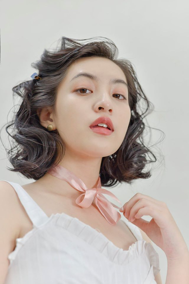 Hồng - người đứng sau tình yêu trong Mắt Biếc: Nhan sắc đẳng cấp, tự tin khoe mặt mộc - 2 Hồng - người đứng sau tình yêu trong Mắt Biếc: Nhan sắc đẳng cấp, tự tin khoe mặt mộc - 2