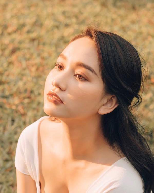 Hình ảnh ngoài đời gợi cảm và sexy của nữ chính phim 'Mắt Biếc' - 4 Hình ảnh ngoài đời gợi cảm và sexy của nữ chính phim 'Mắt Biếc' - 4