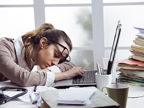 Tại sao nhiều người cảm thấy mệt mỏi ủ rũ vào ban ngày nhưng đêm lại tỉnh táo đến khuya? Tại sao nhiều người cảm thấy mệt mỏi ủ rũ vào ban ngày nhưng đêm lại tỉnh táo đến khuya?