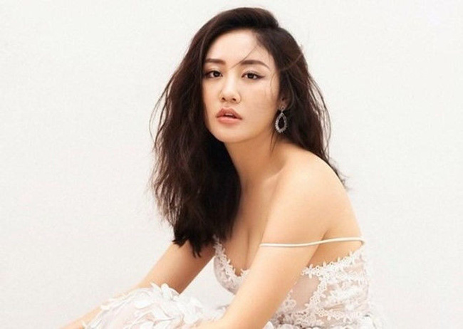 Một ngày sau vụ bị hack hình ảnh riêng tư, Văn Mai Hương có động thái đầu tiên, hy vọng nữ ca sĩ sẽ tiếp tục vững vàng