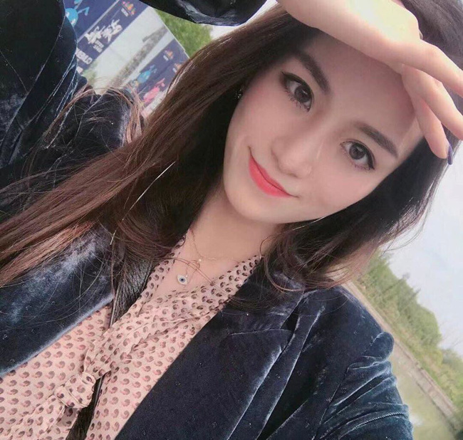 Dân mạng nhanh chóng tìm ra danh tính cô dâu bị 'vạch mặt' ngoại tình với anh rể ngay trong đám cưới Dân mạng nhanh chóng tìm ra danh tính cô dâu bị 'vạch mặt' ngoại tình với anh rể ngay trong đám cưới