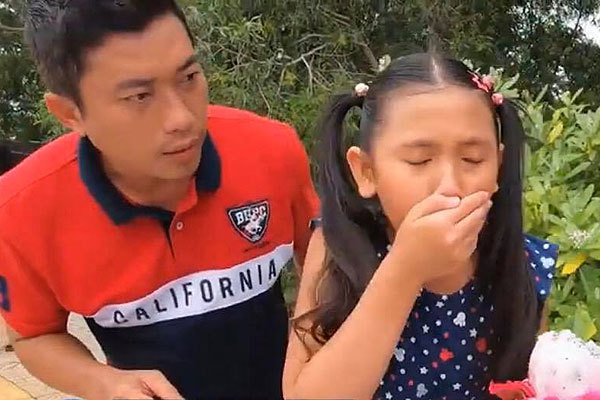 Gây tranh cãi vì 'vung tiền thách nghệ sĩ thi ăn', Kinh Quốc tiếp tục bị tố lợi dụng diễn viên nhí để câu view - 2 Gây tranh cãi vì 'vung tiền thách nghệ sĩ thi ăn', Kinh Quốc tiếp tục bị tố lợi dụng diễn viên nhí để câu view - 2