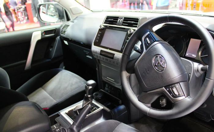 Cận cảnh Toyota Land Cruiser mang tên Commerical mới trình làng - 1 Cận cảnh Toyota Land Cruiser mang tên Commerical mới trình làng - 1