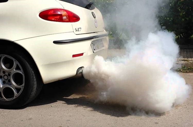 Khói bất thường từ ống xả, kinh nghiệm 'khám và điều trị' bệnh cho ô tô - 1 Khói bất thường từ ống xả, kinh nghiệm 'khám và điều trị' bệnh cho ô tô - 1
