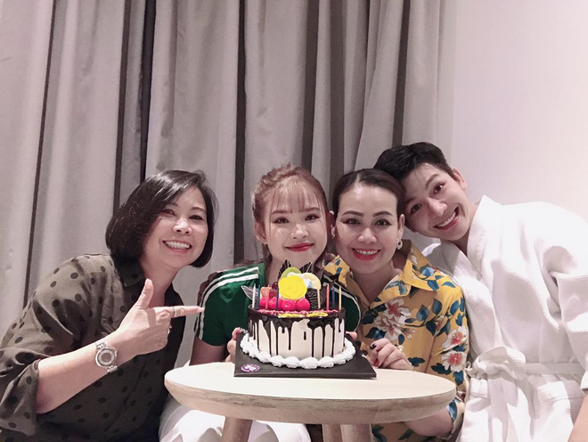 Sao Vbiz rộn ràng khoe khoảnh khắc đầu năm mới: Tóc Tiên, Chi Pu vẫn tranh thủ đi show, lầy nhất là vợ chồng Khởi My - Kelvin Khánh - 4 Sao Vbiz rộn ràng khoe khoảnh khắc đầu năm mới: Tóc Tiên, Chi Pu vẫn tranh thủ đi show, lầy nhất là vợ chồng Khởi My - Kelvin Khánh - 4