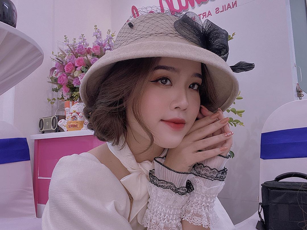 Đăng ảnh xinh đẹp với caption 'so deep' nhưng lại bị antifan trù ẻo sớm chia tay, 'bạn gái tin đồn' của Quang Hải đáp lại nhẹ nhàng bằng hành động này - 3 Đăng ảnh xinh đẹp với caption 'so deep' nhưng lại bị antifan trù ẻo sớm chia tay, 'bạn gái tin đồn' của Quang Hải đáp lại nhẹ nhàng bằng hành động này - 3