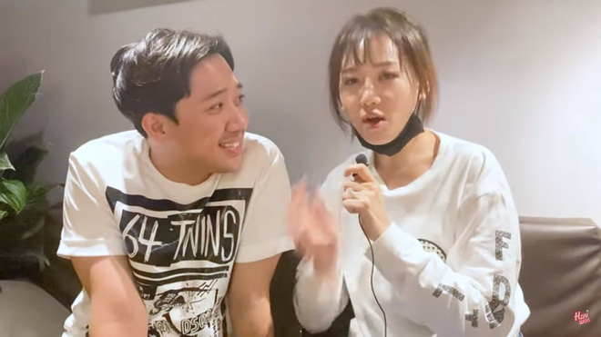 Trấn Thành khiến Hari Won nổi giận, đập khẩu trang vì nói: 'Cái này của chồng công chồng, vợ chẳng có gì hết' Trấn Thành khiến Hari Won nổi giận, đập khẩu trang vì nói: 'Cái này của chồng công chồng, vợ chẳng có gì hết'