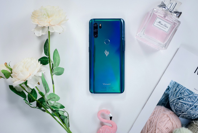Vsmart chính thức ra mắt Active 3: Camera thò thụt, màn hình Super AMOLED, giá từ 4.5 triệu Vsmart chính thức ra mắt Active 3: Camera thò thụt, màn hình Super AMOLED, giá từ 4.5 triệu