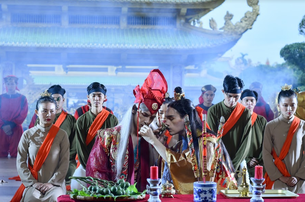 Nguyễn Trần Trung Quân đáp trả thẳng thắn khi bị yêu cầu gắn mác 18+ cho 'Canh ba' với cảnh cưới xác chết - 3 Nguyễn Trần Trung Quân đáp trả thẳng thắn khi bị yêu cầu gắn mác 18+ cho 'Canh ba' với cảnh cưới xác chết - 3