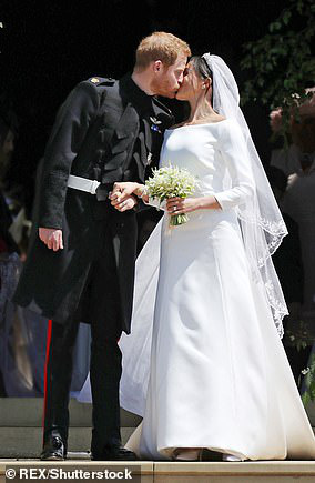 Meghan Markle: Lấy chồng được hơn 1 năm đã tiêu 28 tỉ tiền quần áo, cô sẽ chi trả cho trang phục thế nào sau khi tuyên bố độc lập tài chính đây! Meghan Markle: Lấy chồng được hơn 1 năm đã tiêu 28 tỉ tiền quần áo, cô sẽ chi trả cho trang phục thế nào sau khi tuyên bố độc lập tài chính đây!