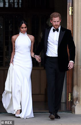 Meghan Markle: Lấy chồng được hơn 1 năm đã tiêu 28 tỉ tiền quần áo, cô sẽ chi trả cho trang phục thế nào sau khi tuyên bố độc lập tài chính đây! - 1 Meghan Markle: Lấy chồng được hơn 1 năm đã tiêu 28 tỉ tiền quần áo, cô sẽ chi trả cho trang phục thế nào sau khi tuyên bố độc lập tài chính đây! - 1