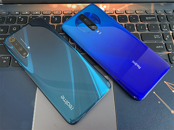 Realme ra mắt smartphone 5G Realme X50: Camera kép 'đục lỗ', chip Snapdragon 765G, giá bán từ 360 USD Realme ra mắt smartphone 5G Realme X50: Camera kép 'đục lỗ', chip Snapdragon 765G, giá bán từ 360 USD
