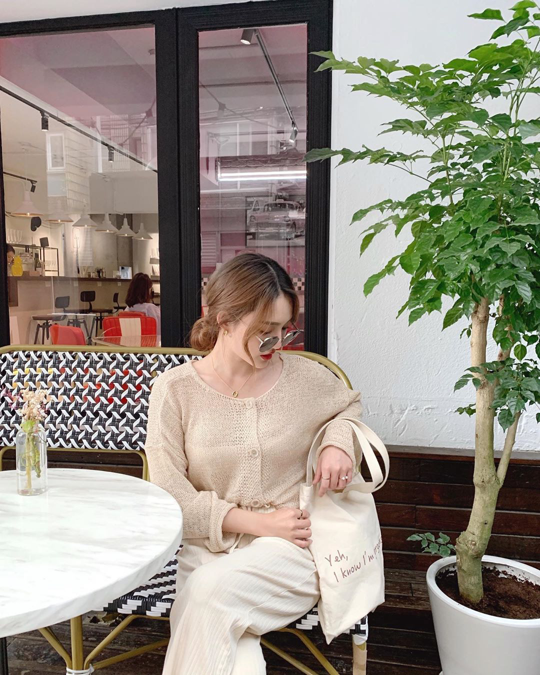 Xuân sang 'dừ' đi 1 tuổi nhưng đảm bảo, chị em vẫn được khen trẻ hẳn ra nếu áp dụng 4 tips diện đồ sau Xuân sang 'dừ' đi 1 tuổi nhưng đảm bảo, chị em vẫn được khen trẻ hẳn ra nếu áp dụng 4 tips diện đồ sau