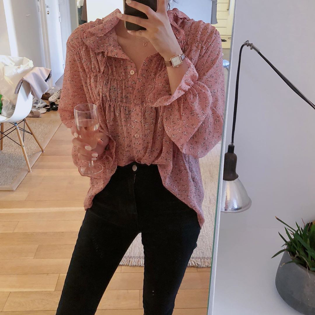 4 cách diện quần jeans đen giúp bạn không hóa nhạt nhẽo, vô vị khi xúng xính item đơn giản nhất quả đất này 4 cách diện quần jeans đen giúp bạn không hóa nhạt nhẽo, vô vị khi xúng xính item đơn giản nhất quả đất này