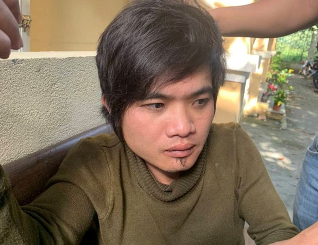 Nóng: Người dân vây bắt thanh niên nghiện ma túy đâm cha, đánh đập con ruột rồi trộm xe máy trên đường trốn chạy - 1 Nóng: Người dân vây bắt thanh niên nghiện ma túy đâm cha, đánh đập con ruột rồi trộm xe máy trên đường trốn chạy - 1