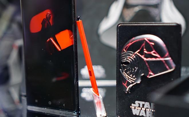 Cận cảnh Galaxy Note 10+ phiên bản Star Wars Special Edition - 4 Cận cảnh Galaxy Note 10+ phiên bản Star Wars Special Edition - 4