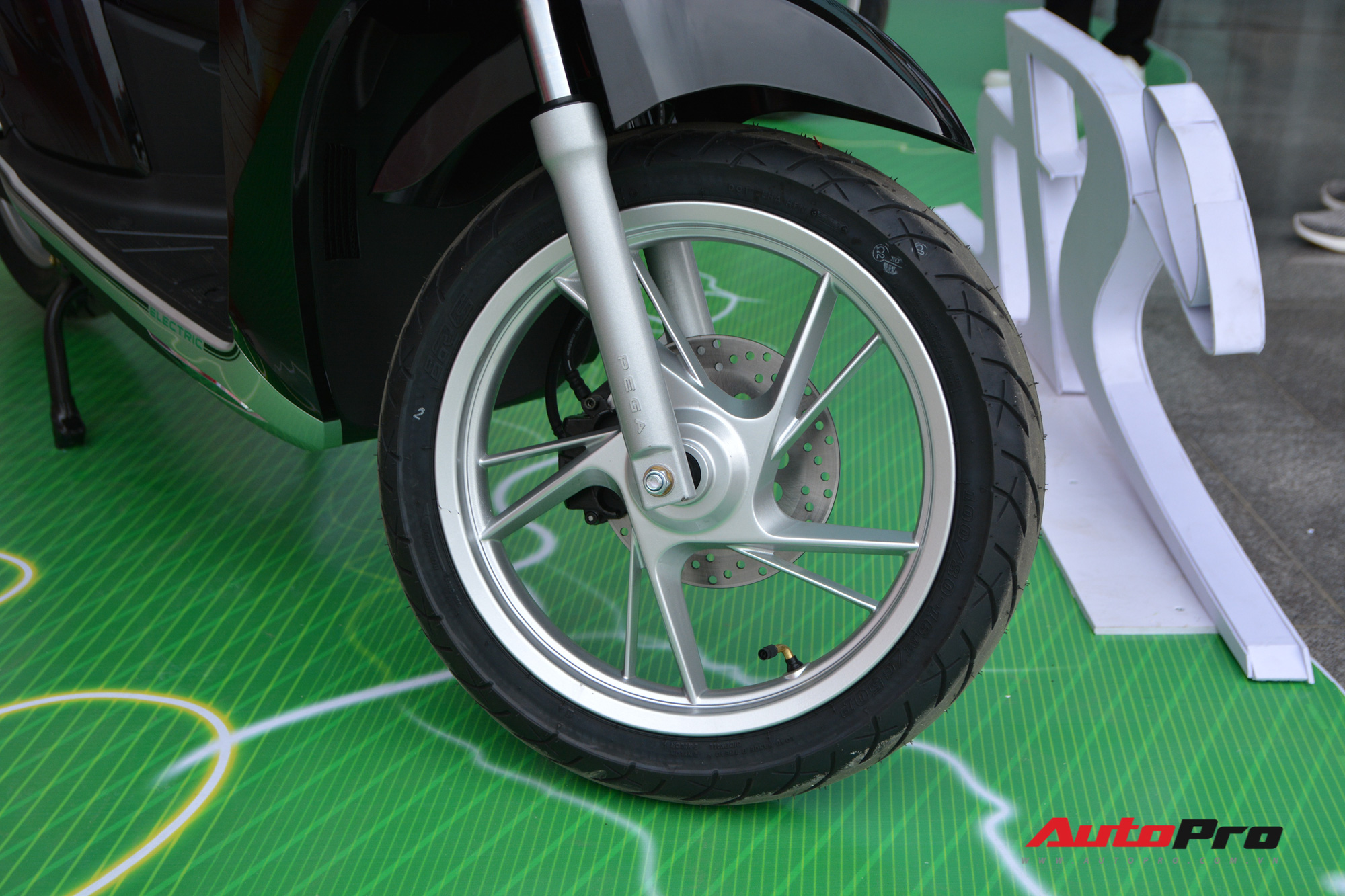 PEGA eSH - xe máy điện 'đạo nhái toàn tập' Honda SH có gì đặc biệt? - 6 PEGA eSH - xe máy điện 'đạo nhái toàn tập' Honda SH có gì đặc biệt? - 6